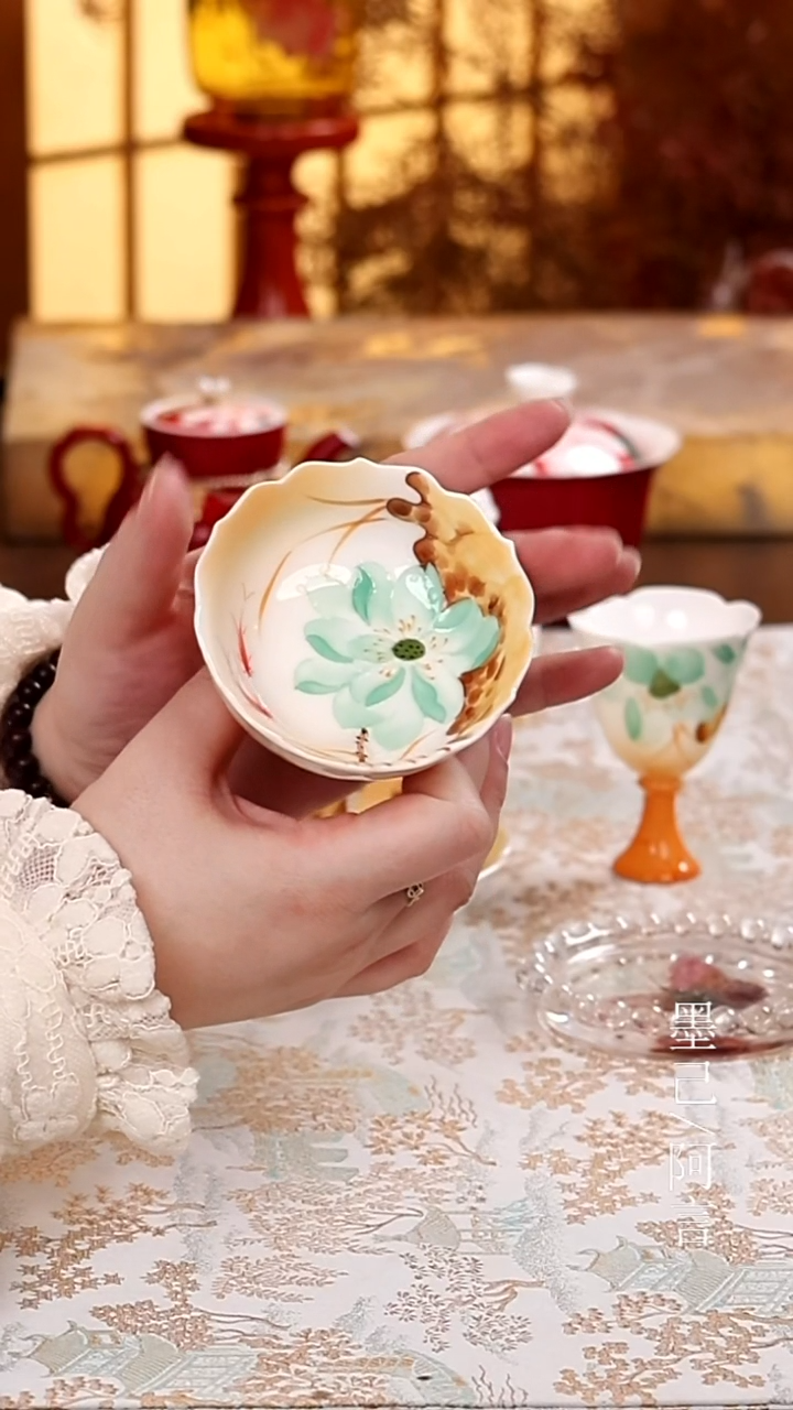 晕染手绘-青荷鎏梦-念梦花边高足茶杯