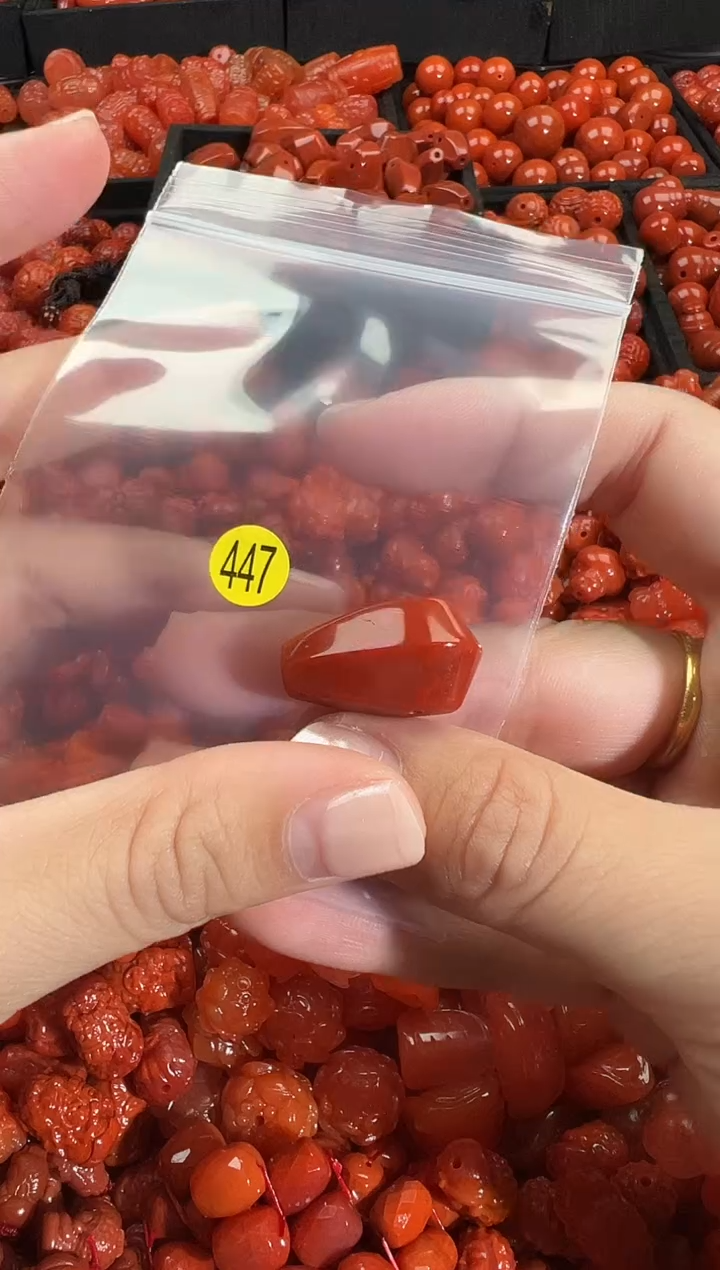 颈饰未镶嵌南红玛瑙1