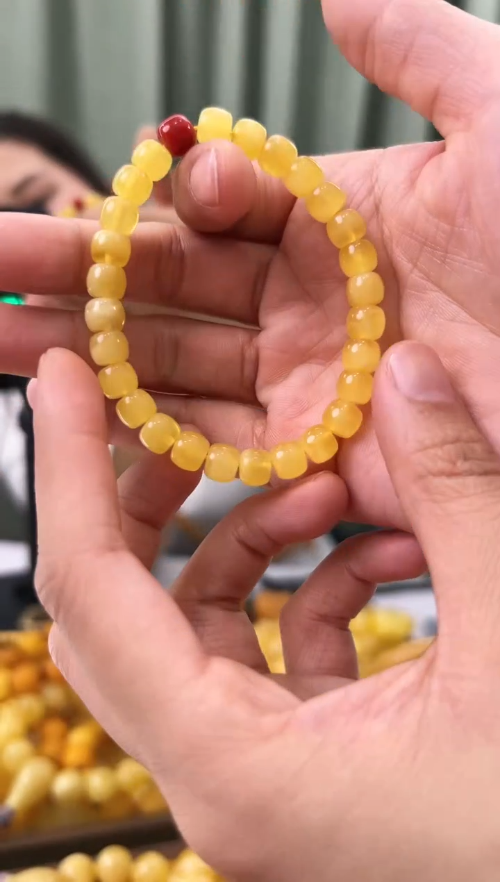 【闪购商品】琥珀手串未镶嵌蜜蜡手串多样性发其中一件