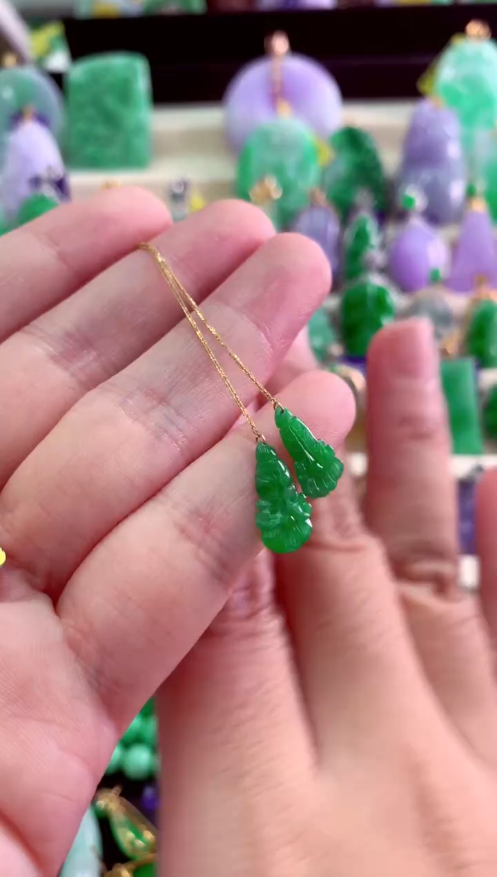 颈饰18K金镶嵌翡翠挂件