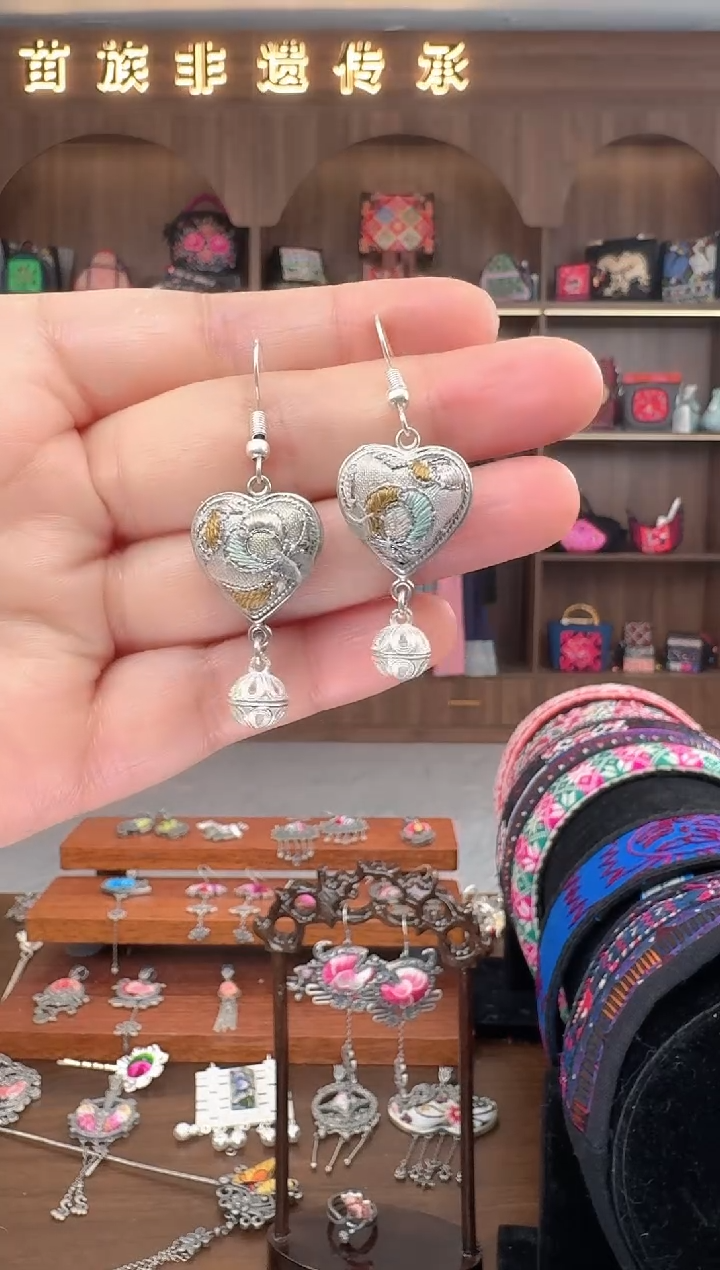 【闪购商品】织绣扶光苗绣传承77