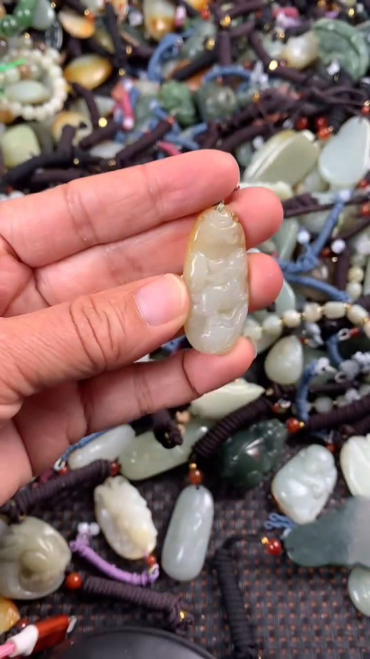 【闪购商品】和田玉颈饰未镶嵌多样性发货没有证书拍一发一有瑕