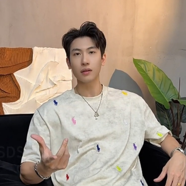 T2261春夏新款时尚个性扎染彩色刺绣标圆领短袖T恤小众设计礼物