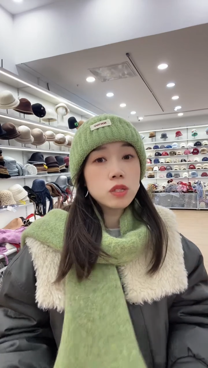 涤纶（聚酯纤维）绿色红标针织帽