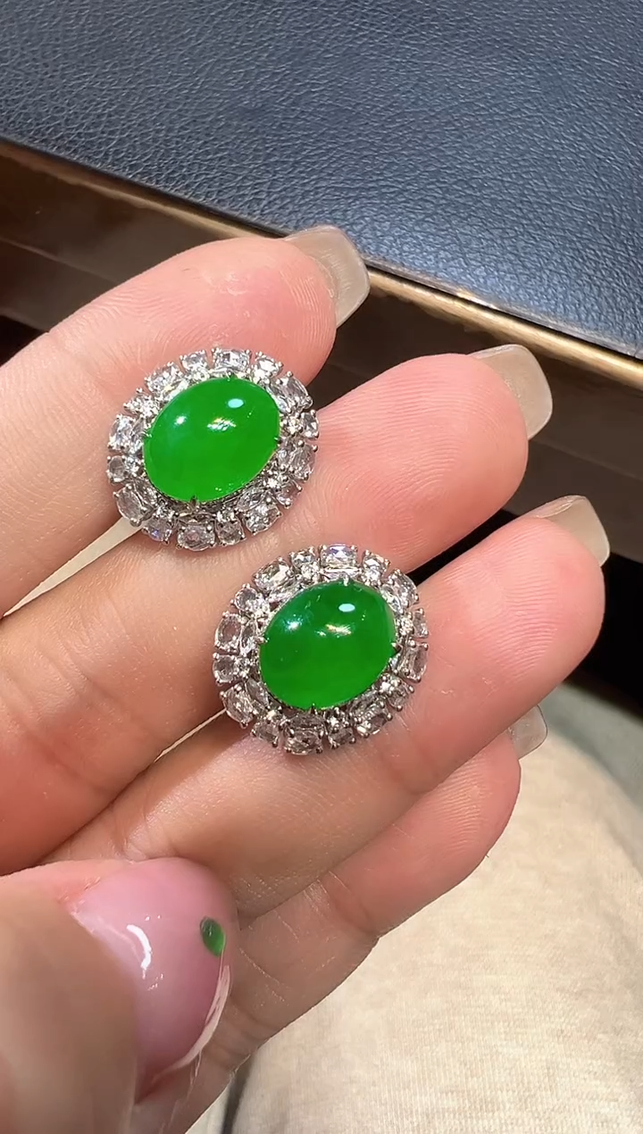 【闪购商品】翡翠耳饰18K金镶嵌蛋面