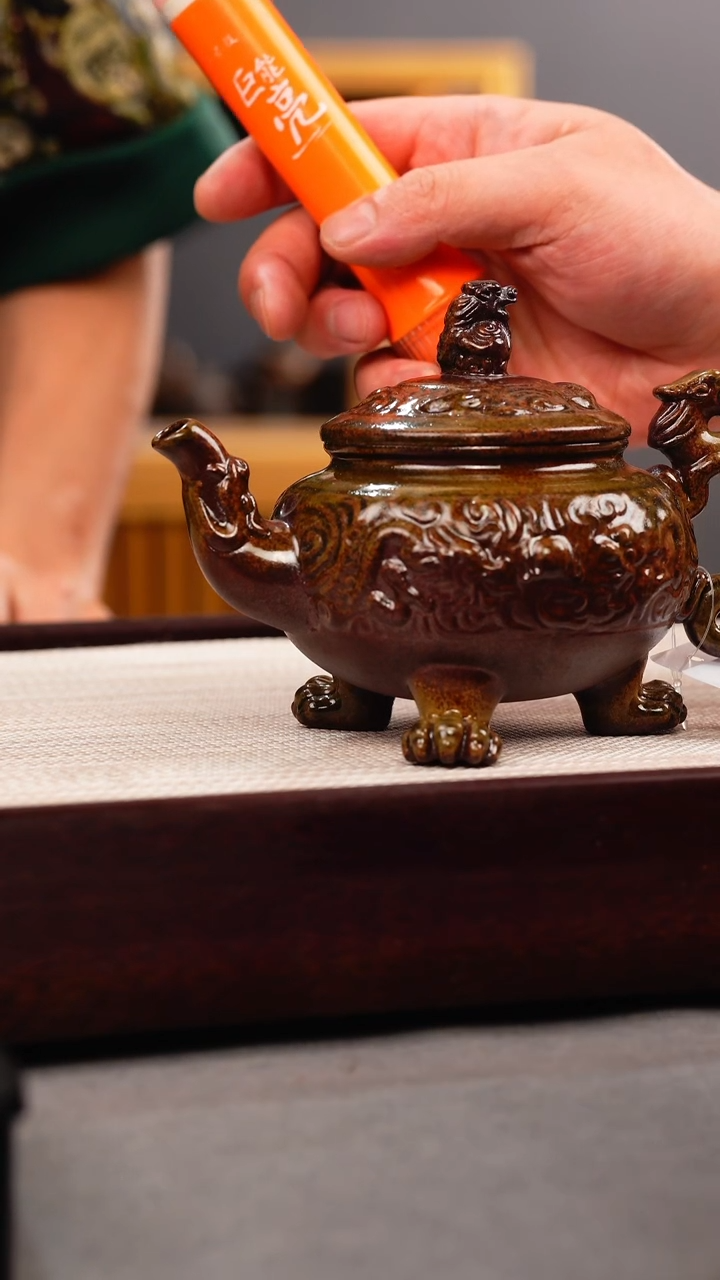 茶壶紫砂段泥 落釉烧 三足龙尊 刻绘