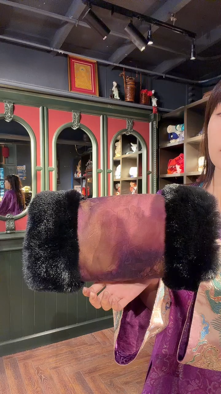 【现货】黑毛香云纱紫色牡丹手揣子