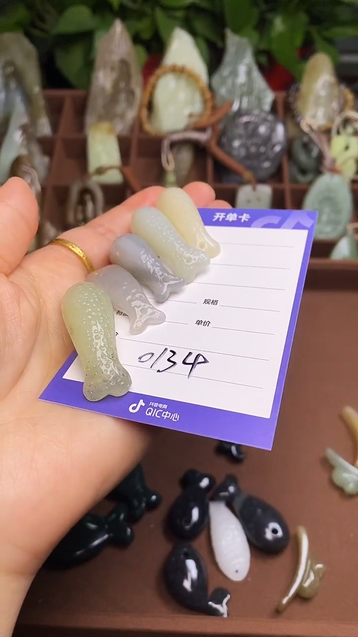 未镶嵌和田玉挂件 