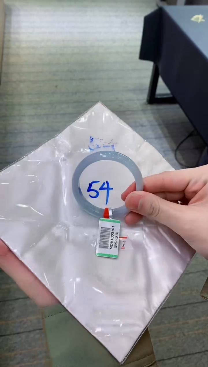 【闪购商品】翡翠手镯未镶嵌              