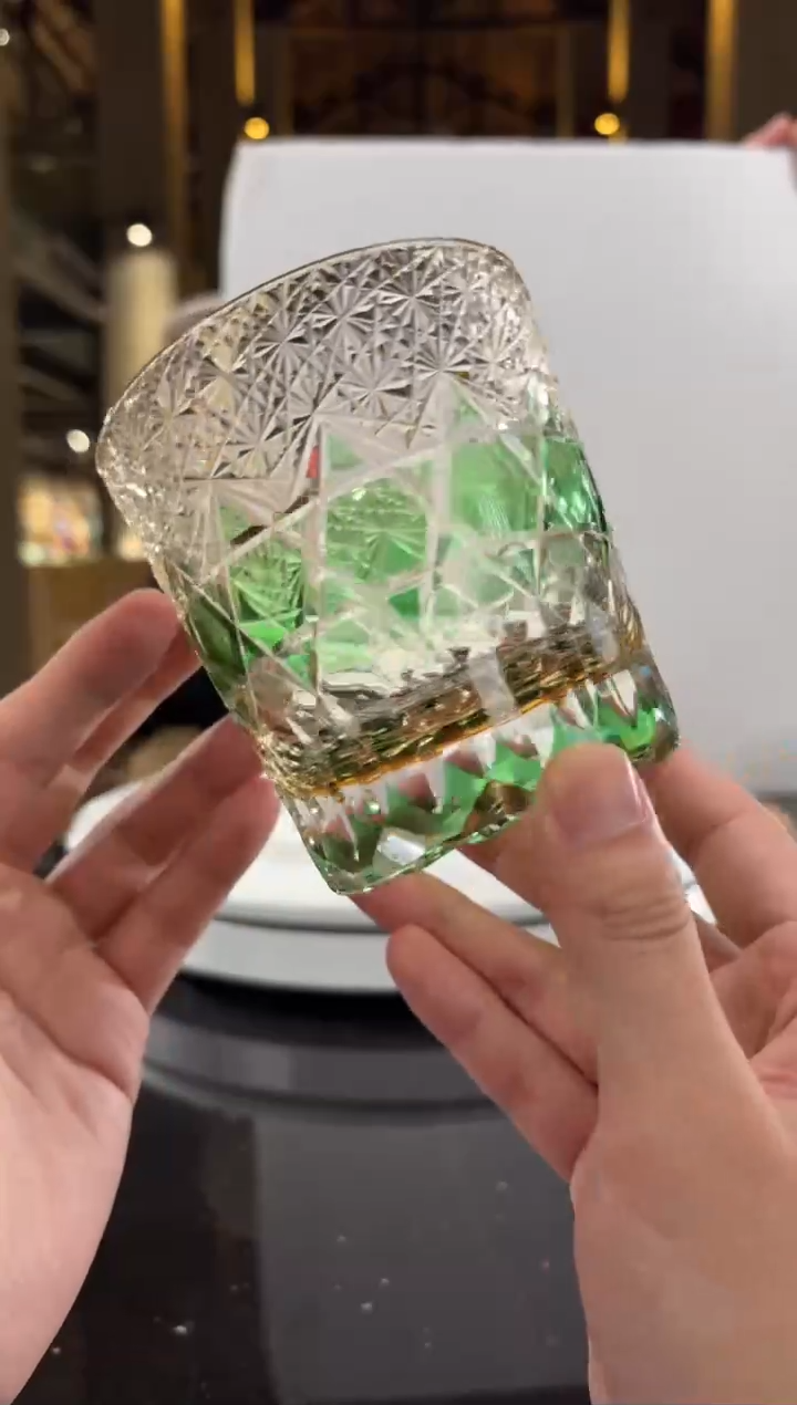 摆件绿色萤石刻花杯