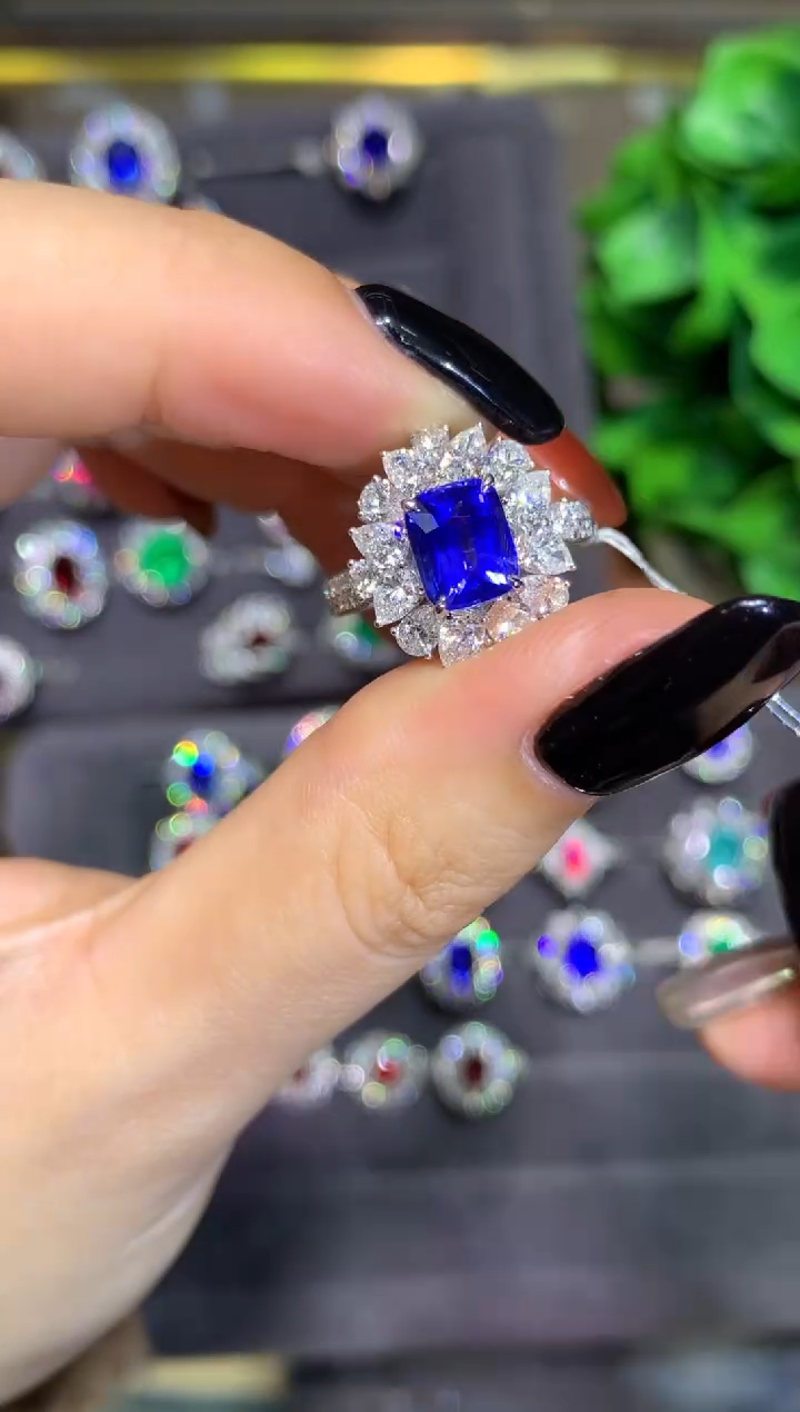 戒指蓝宝石18K金镶嵌2.04CT