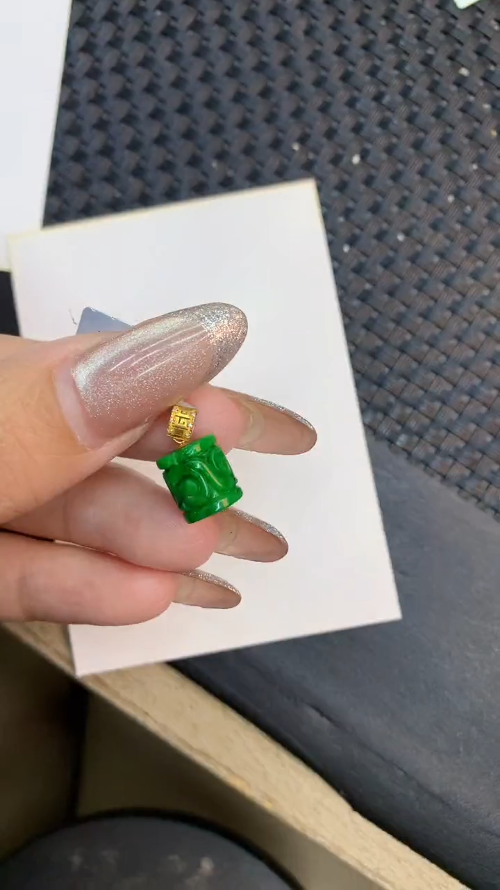 颈饰18K金镶嵌翡翠1