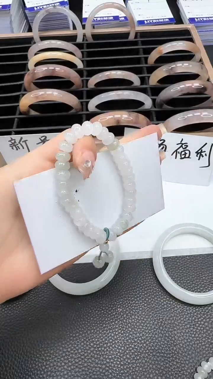 【闪购商品】石英质玉手镯未镶嵌翠算盘