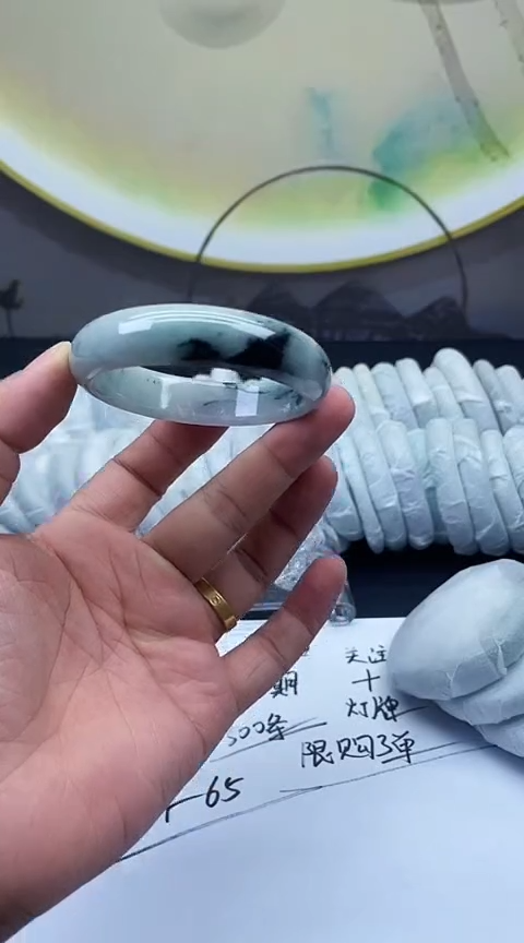 下单就是图片的手镯，放心冲！A637