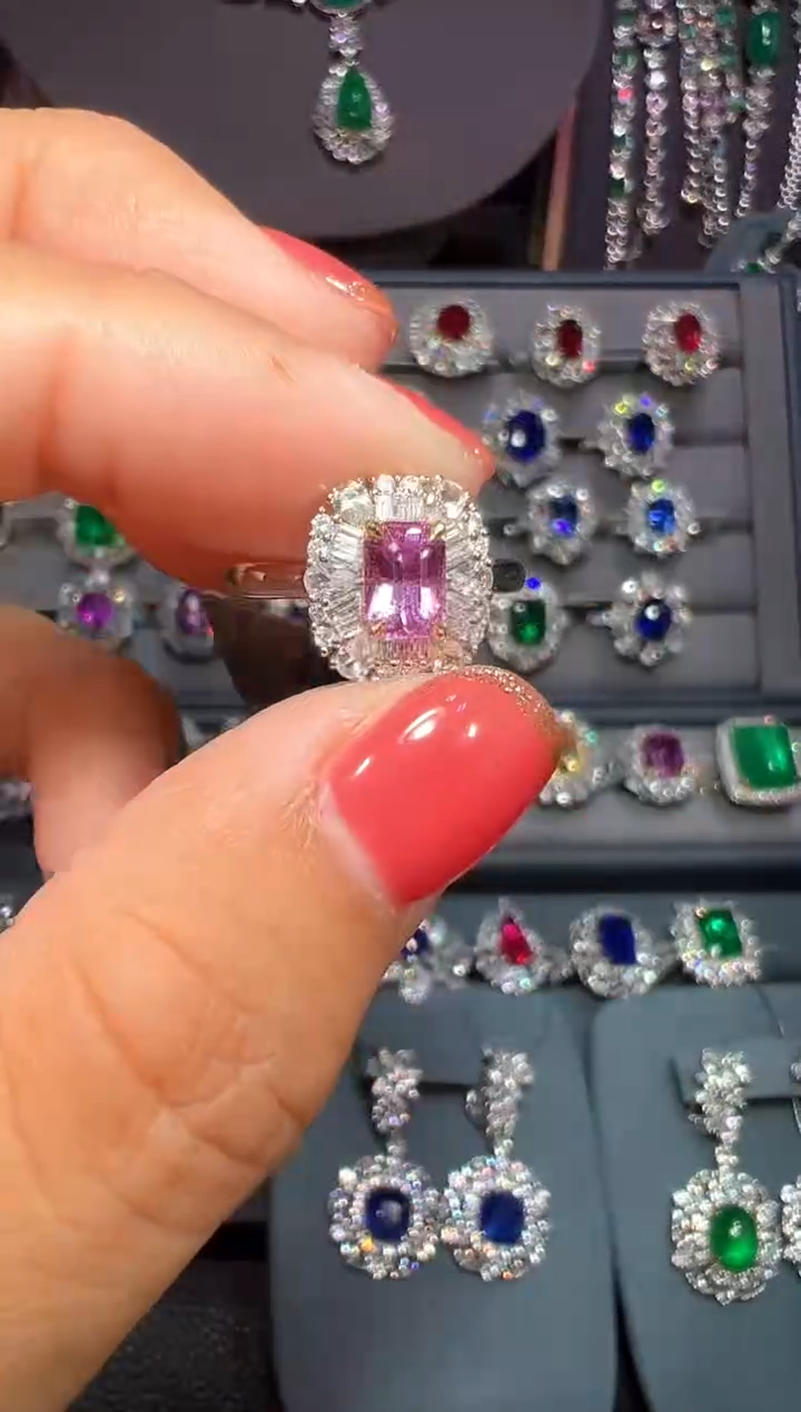 戒指彩色蓝宝石18K金镶嵌 