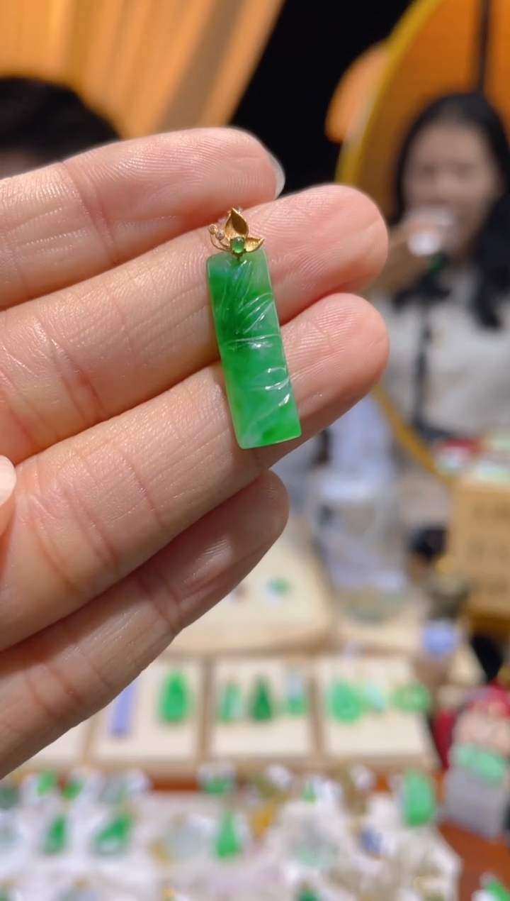 【闪购商品】翡翠颈饰18K金镶嵌假一赔三