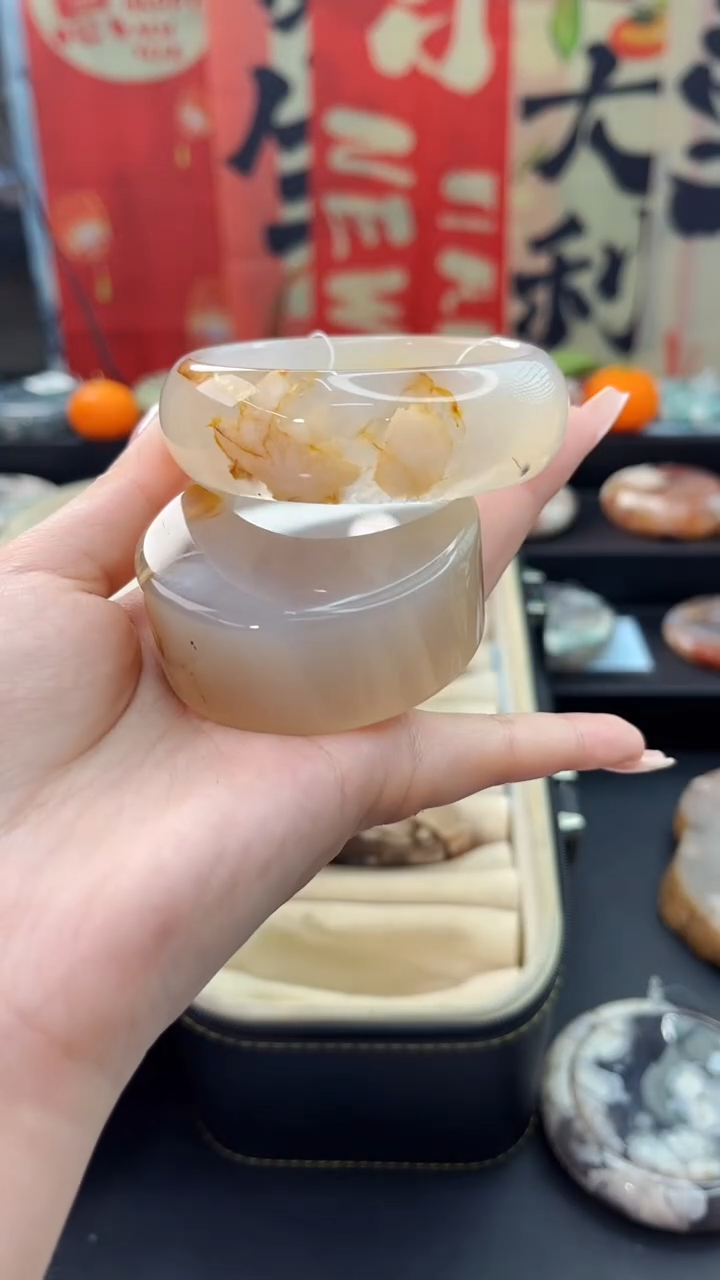 【闪购商品】石英质玉手镯未镶嵌赠送镯心（圈口）58