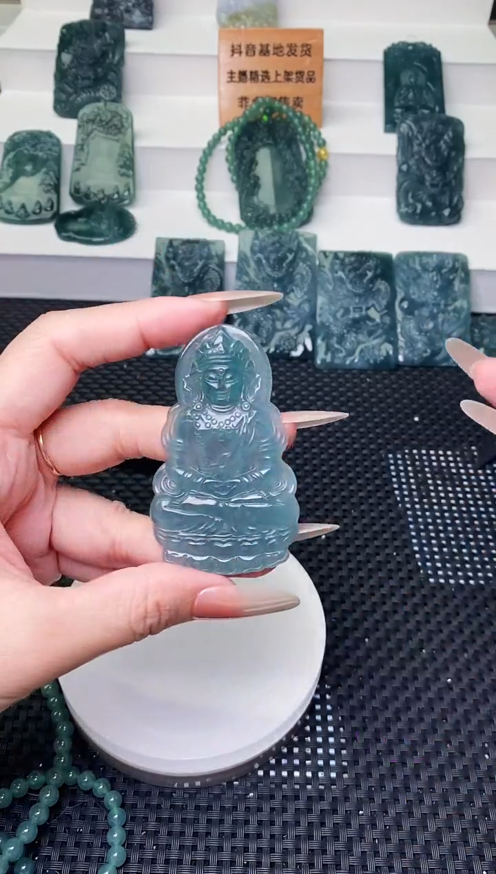 颈饰未镶嵌翡翠 