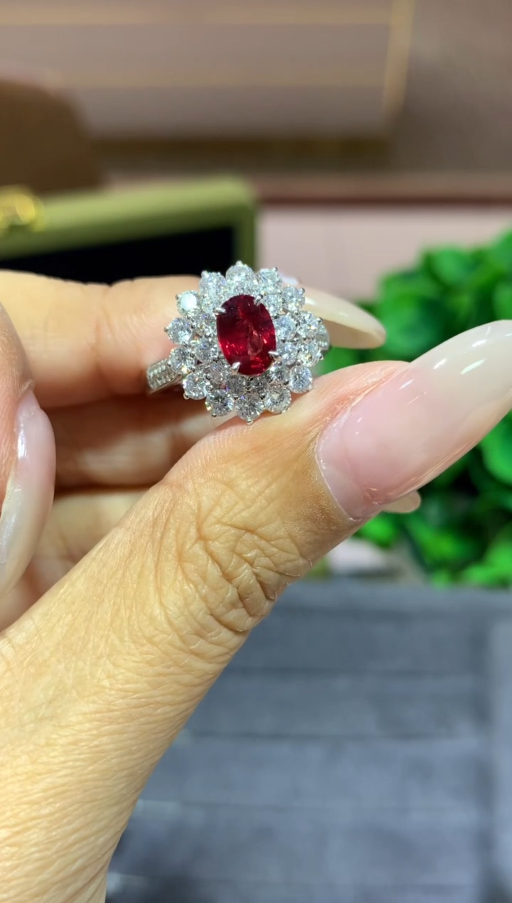 18K金镶嵌戒指红宝石1.02ct