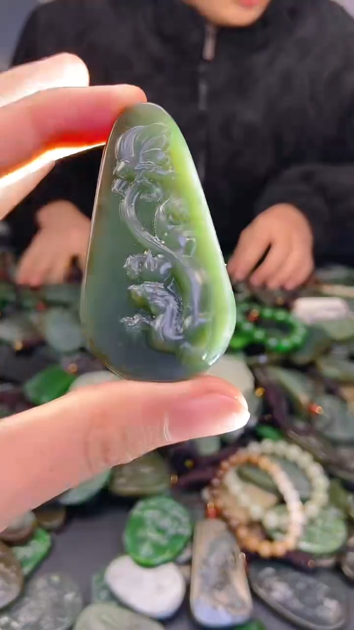 颈饰未镶嵌和田玉1