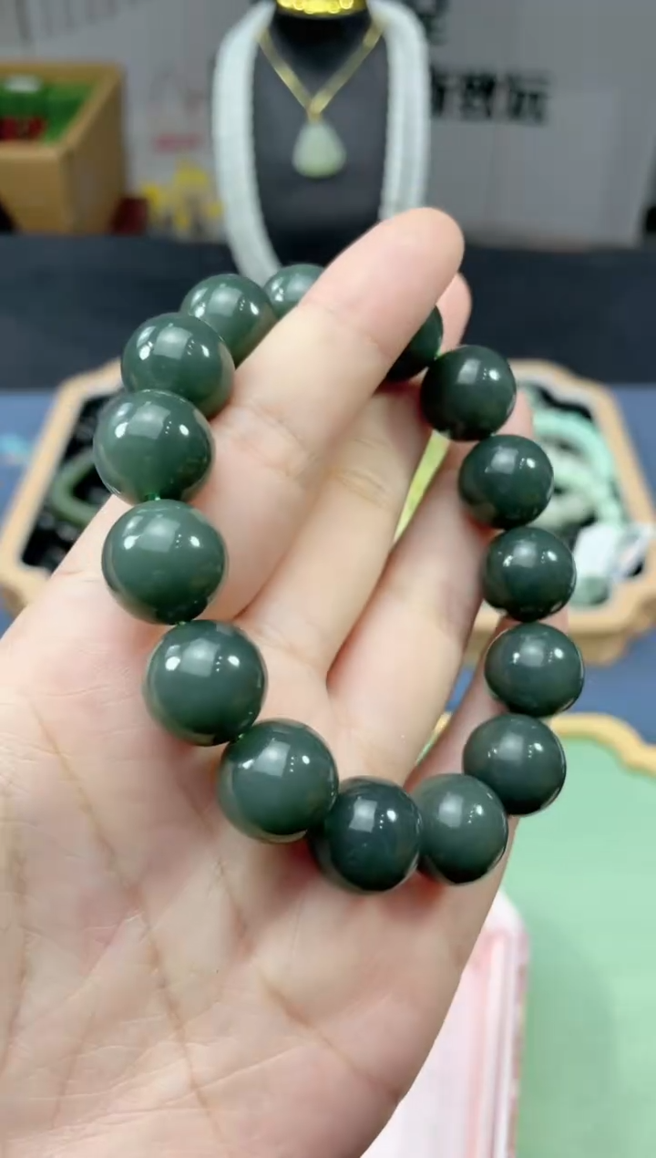 未镶嵌手串和田玉（青玉）沙枣青手串