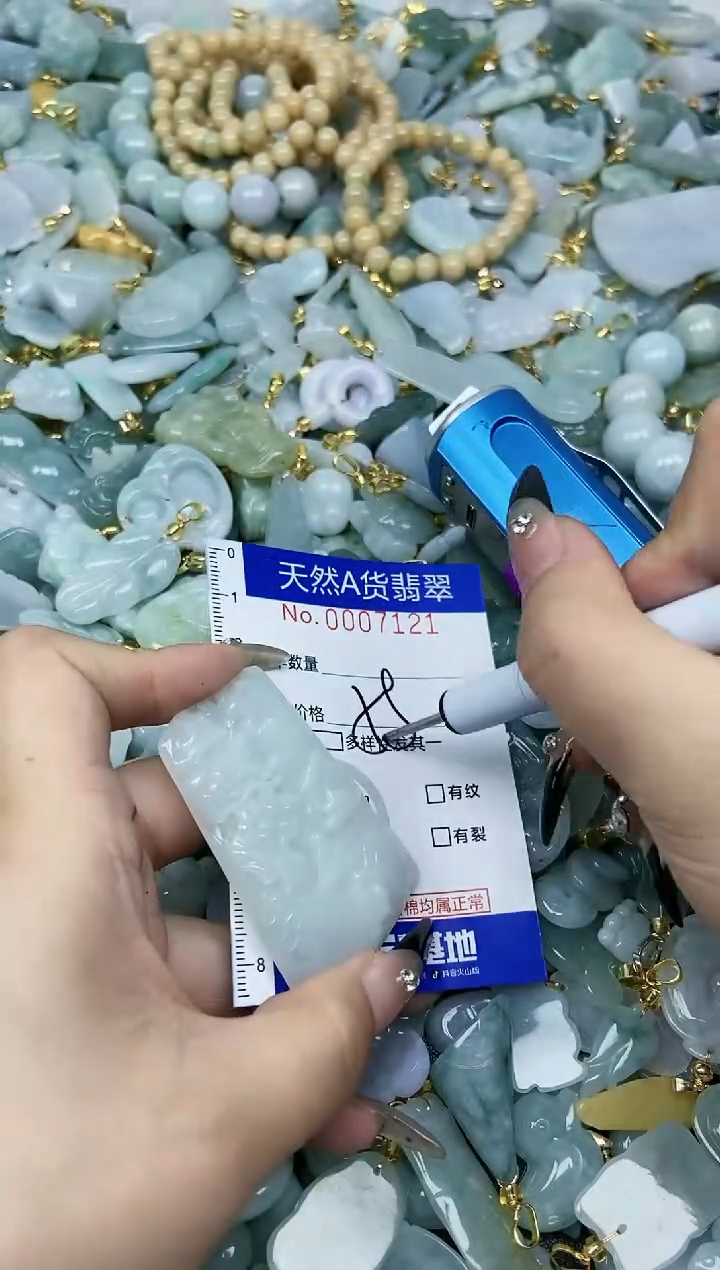 【闪购商品】翡翠颈饰未镶嵌天然A货翡翠