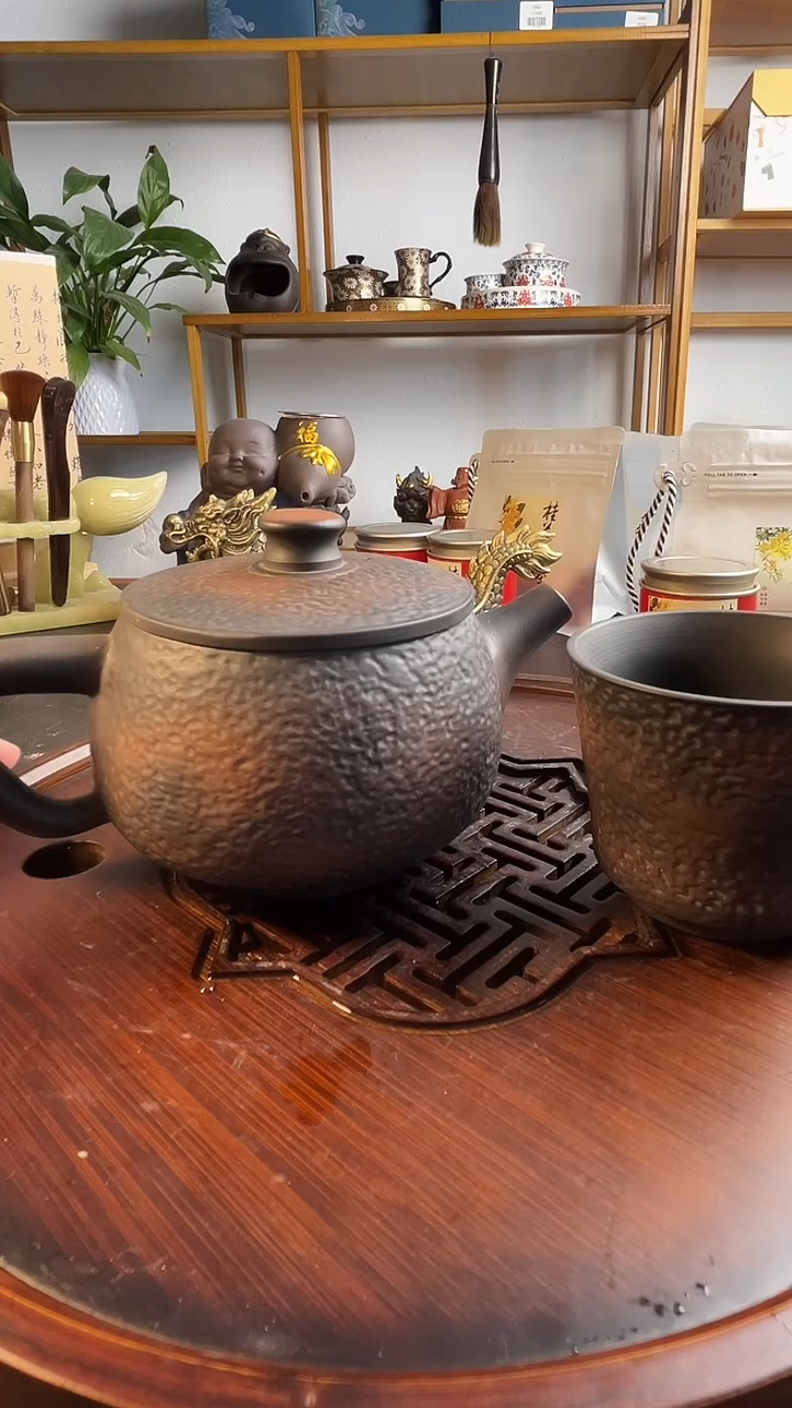 建水紫陶锤纹汉瓦壶+1主人杯