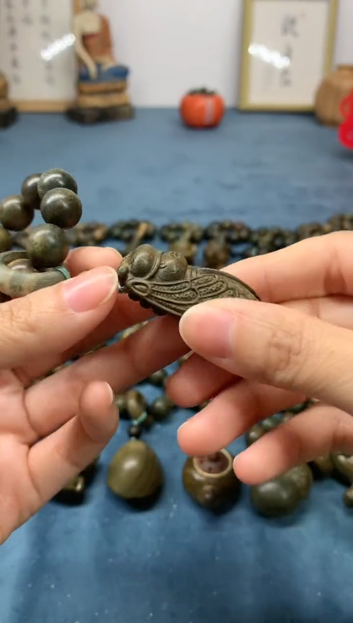 【闪购商品】维腊木（绿檀）把件一鸣惊人 盘玩件