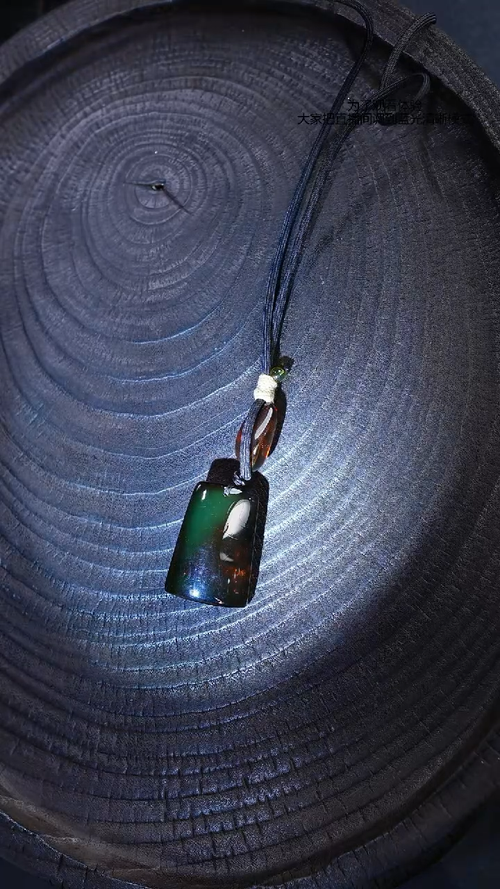 未镶嵌蓝珀裸石红蓝珀吊坠