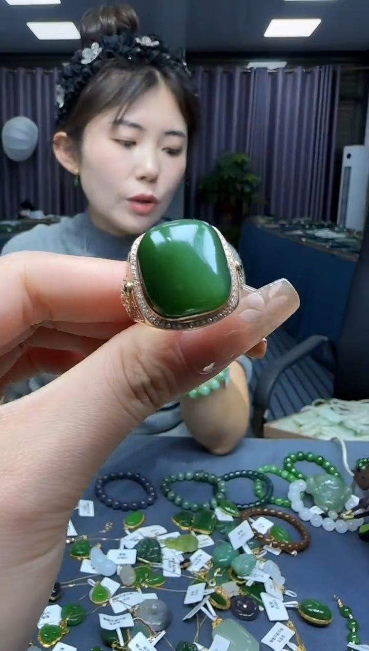 【闪购商品】和田玉戒指18K金镶嵌1