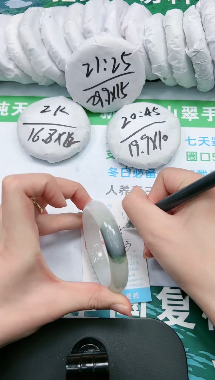 【闪购商品】石英质玉手镯未镶嵌K17-53