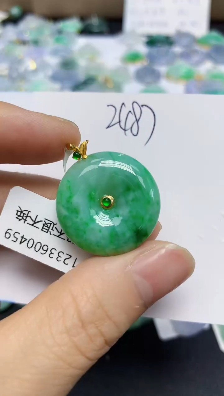 翡翠18K金镶嵌颈饰天然缅甸翡翠A货