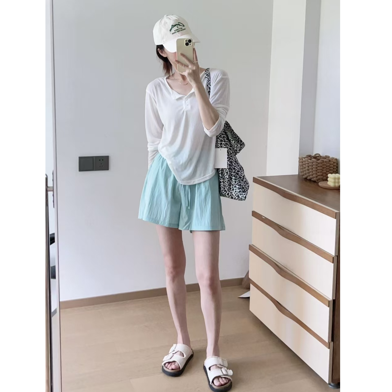 3887   女士宽松短裤