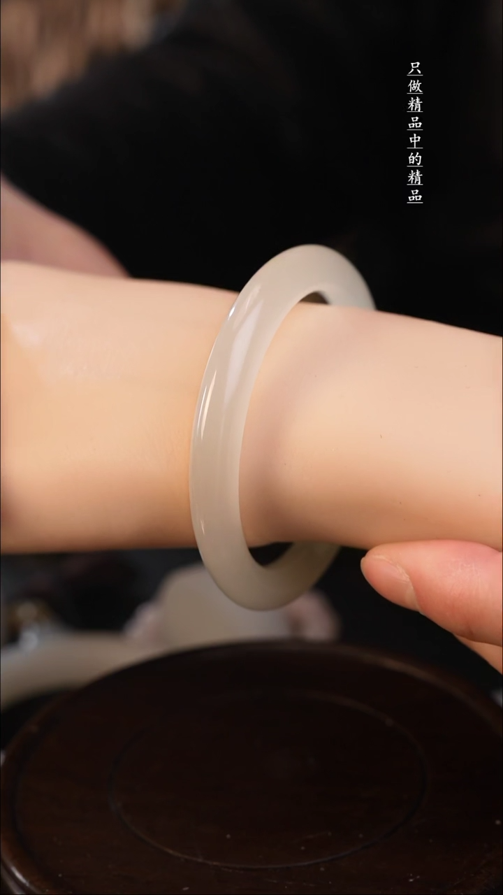 【闪购商品】和田玉手镯未镶嵌高冰晴水52圈口