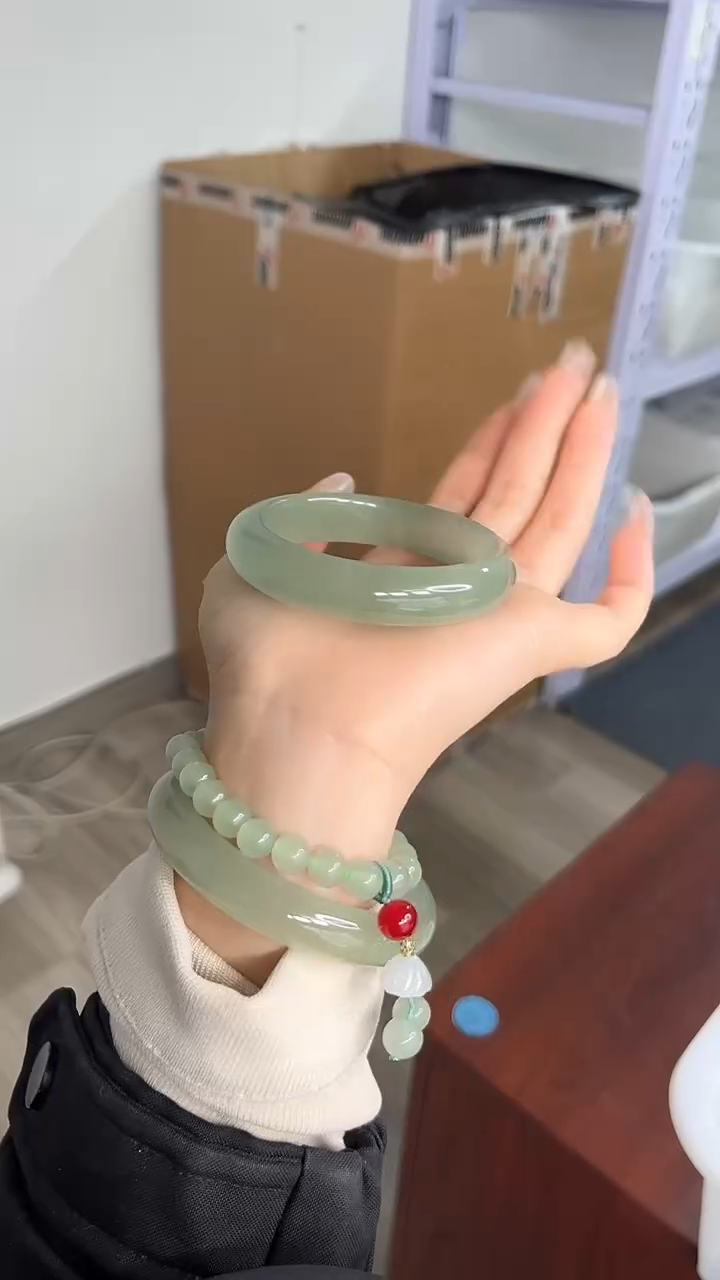 未镶嵌手镯石英质玉152-54