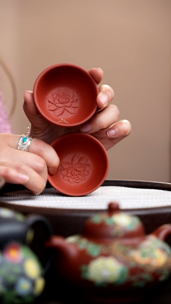 茶壶紫砂底槽清牡丹小杯2个