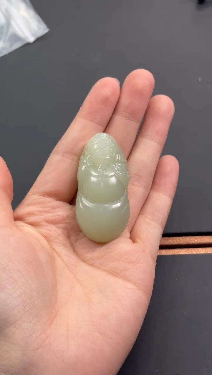 【闪购商品】和田玉吊坠(赠链)未镶嵌且末微色差迪克兰吊坠