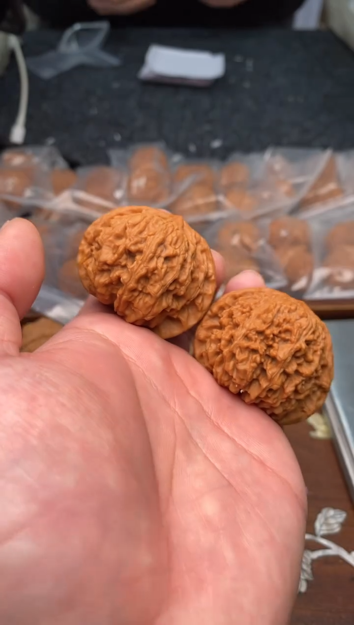【闪购商品】文玩核桃把件G148号44尺满天星