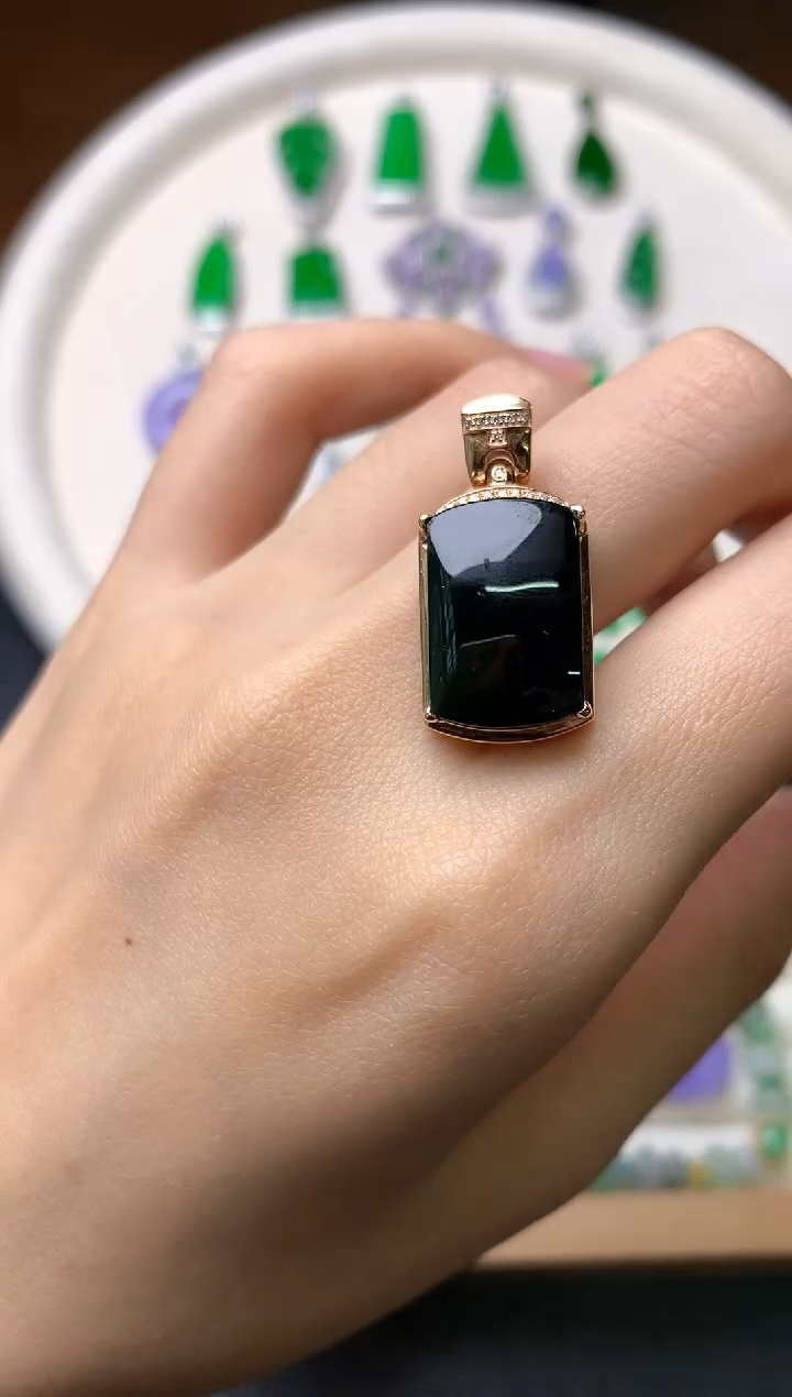 【闪购商品】翡翠吊坠(赠链)18K金镶嵌吊坠