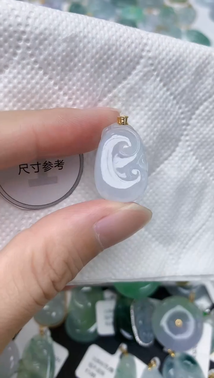 颈饰18K金镶嵌翡翠天然A货翡翠