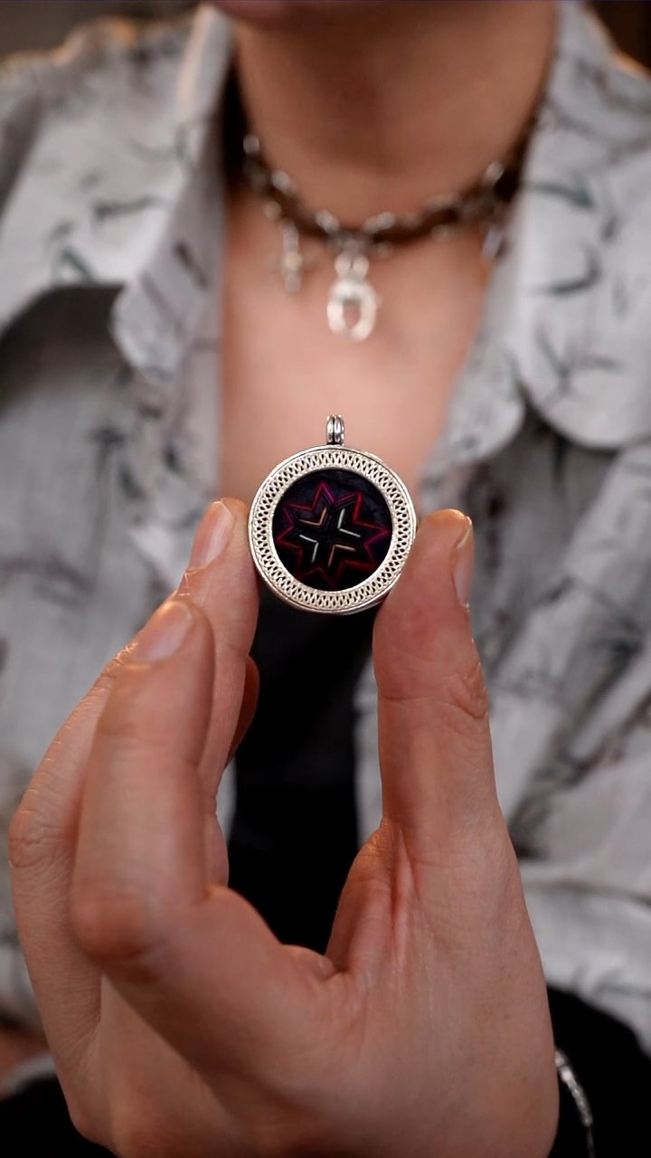 【闪购商品】织绣079非遗手工刺绣吊坠