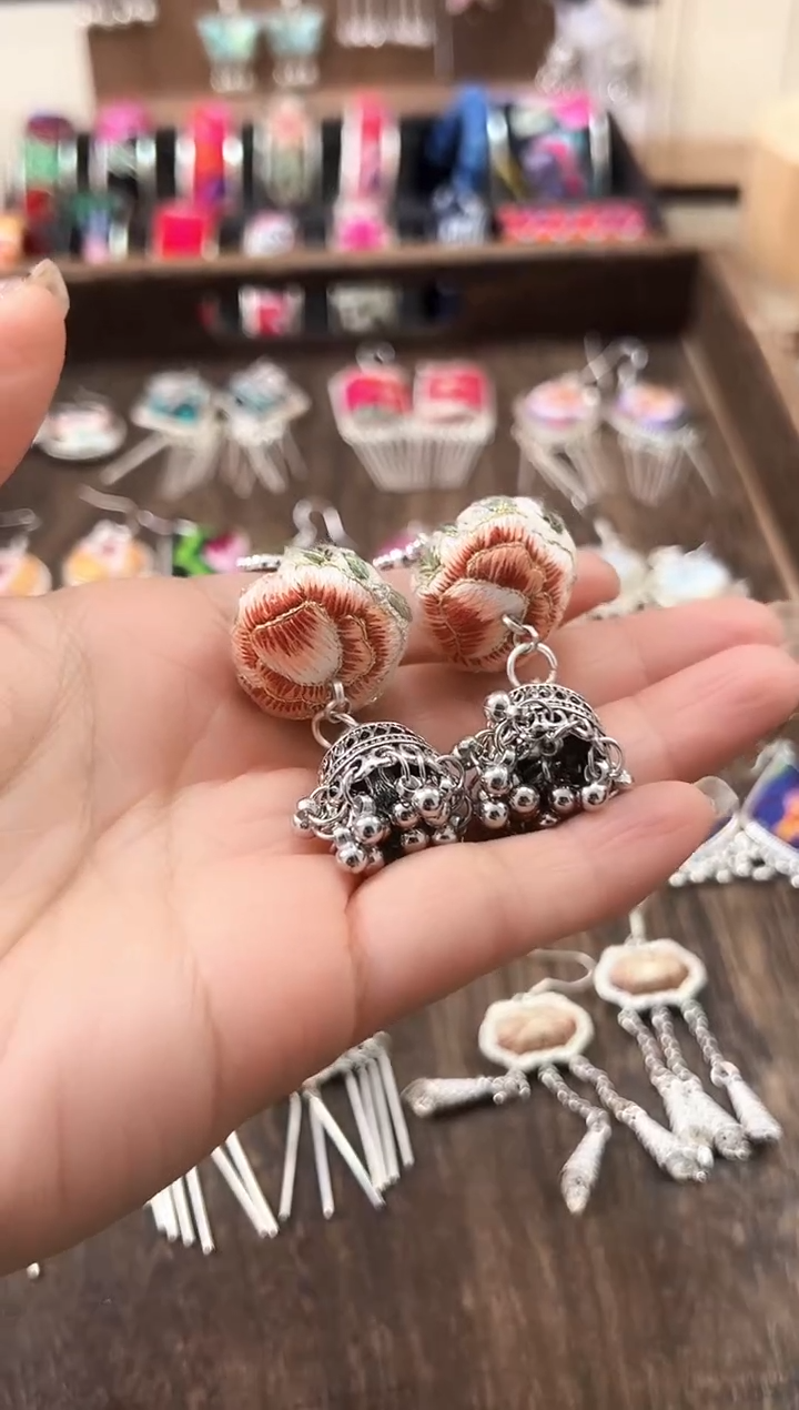 【闪购商品】织绣民族风老绣饰品555