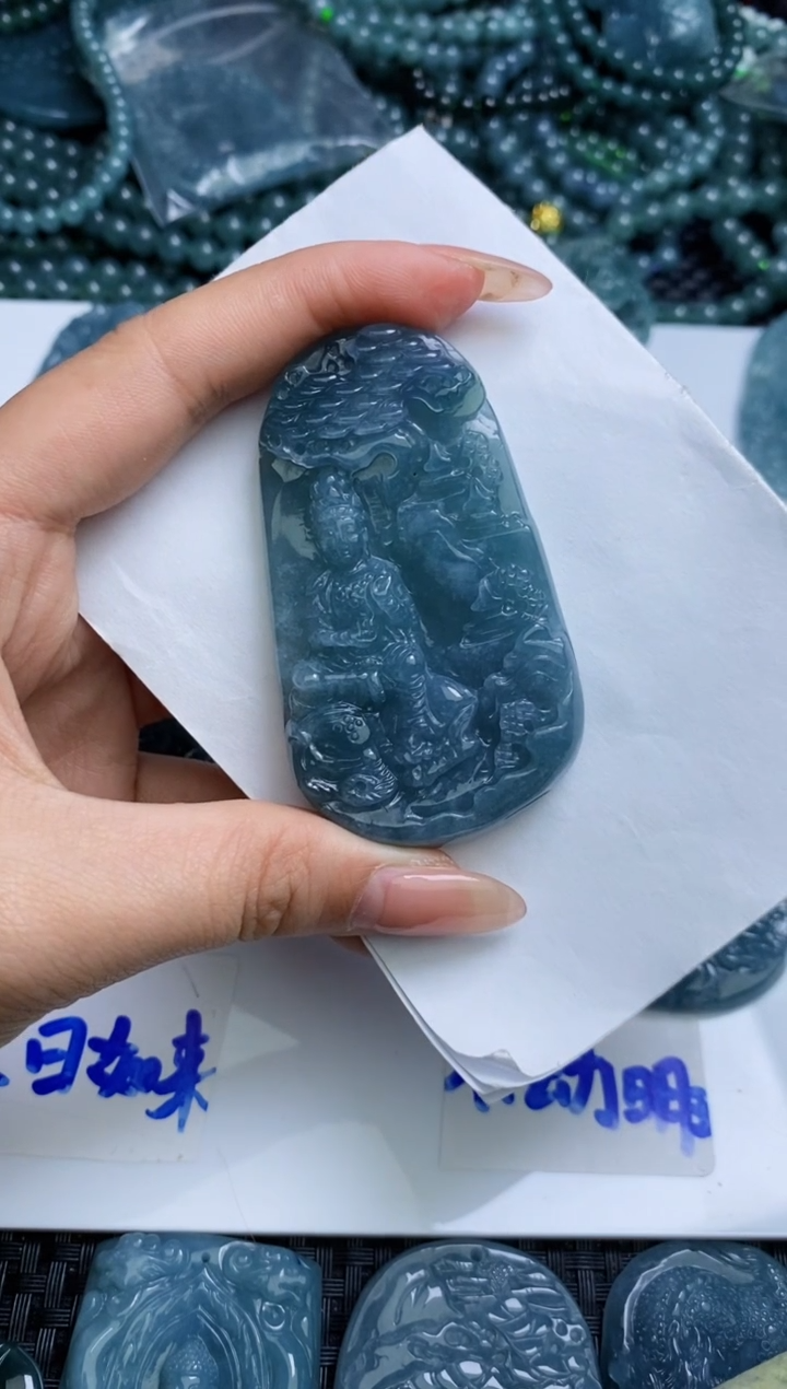 【闪购商品】翡翠颈饰未镶嵌         