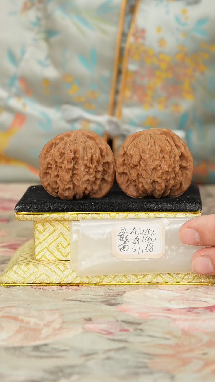 【闪购商品】文玩核桃把件一代楼