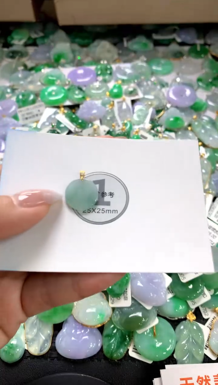 颈饰18K金镶嵌翡翠1111111111111111·