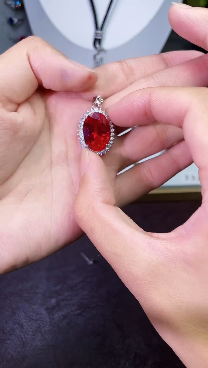 合金颈饰合成钻石红宝吊坠