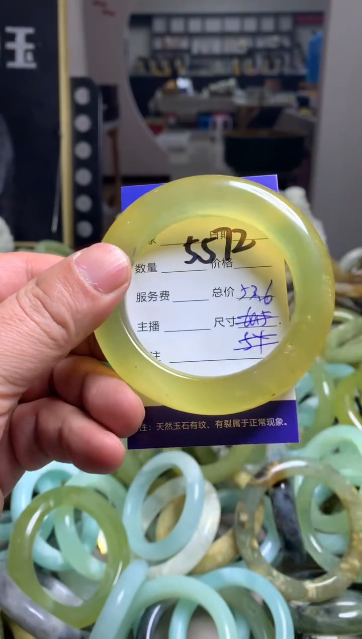 【闪购商品】蛇纹石玉手镯未镶嵌5572