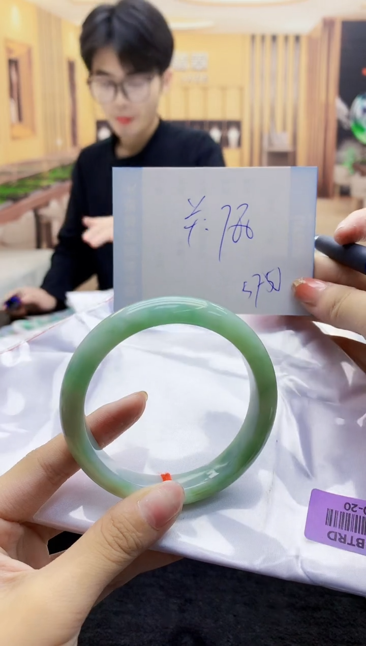 【闪购商品】翡翠手镯未镶嵌     H40-20