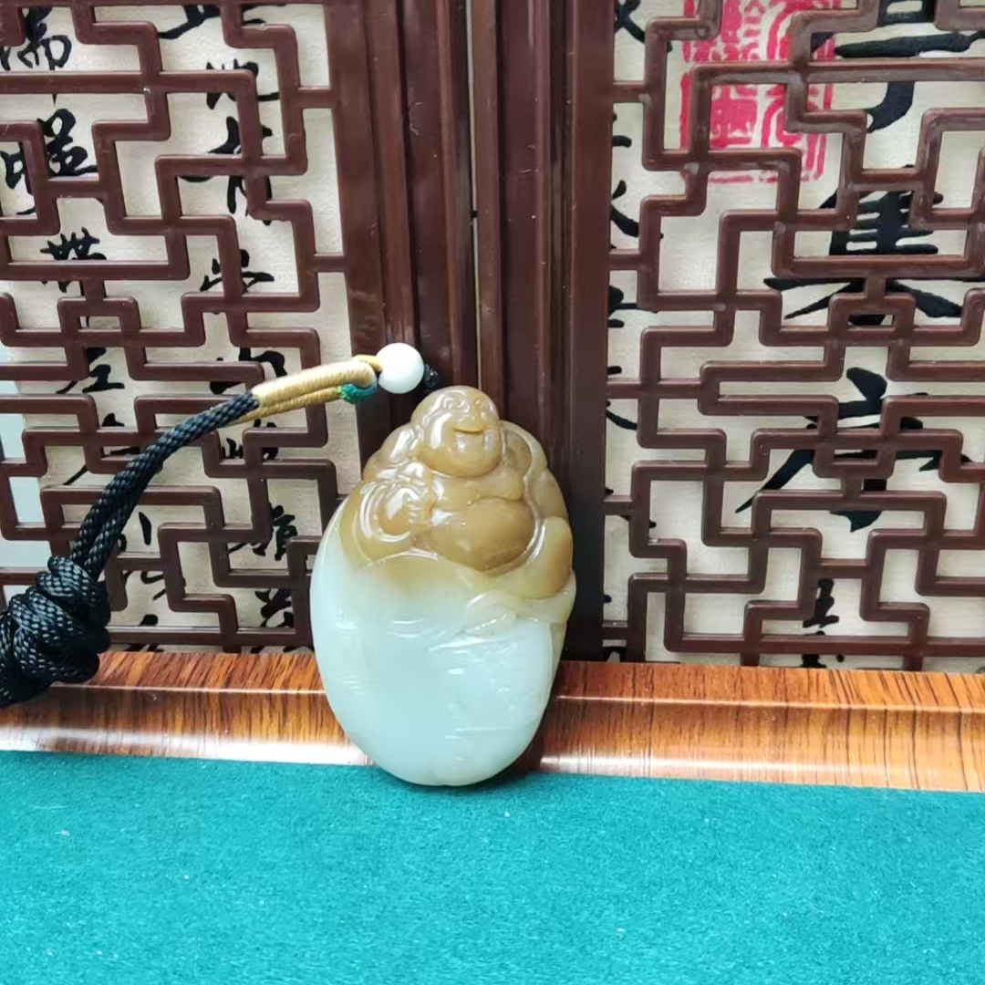 和田玉且末糖白佛公吊坠