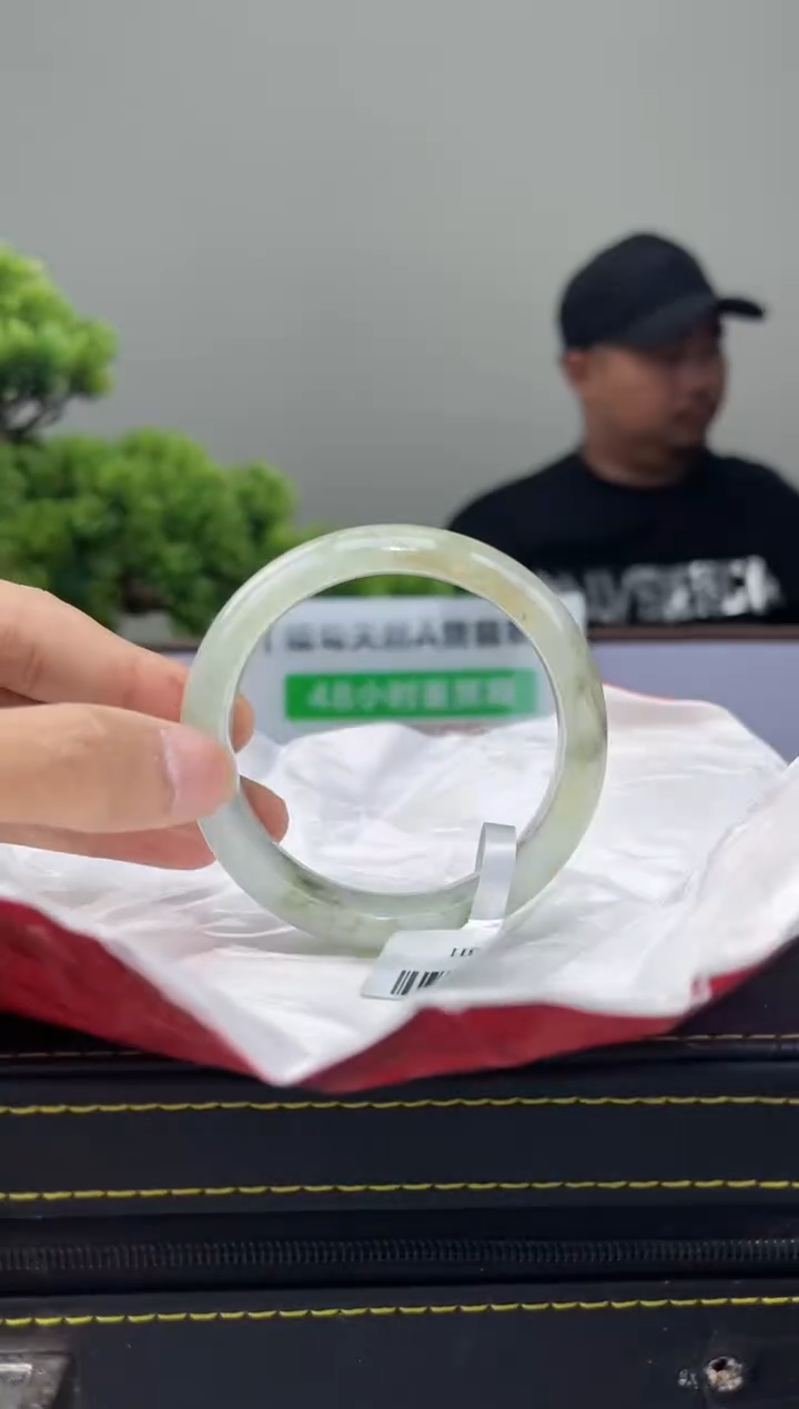 【闪购商品】翡翠手镯未镶嵌手镯3